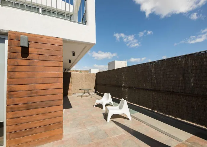 Sunny And Quiet Duplex
